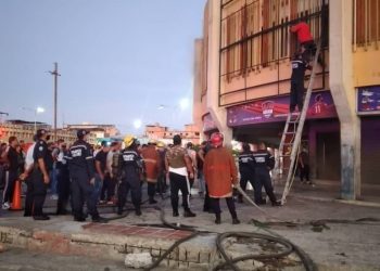 Se incendió zapatería en el Mercado Las Pulgas de Maracaibo