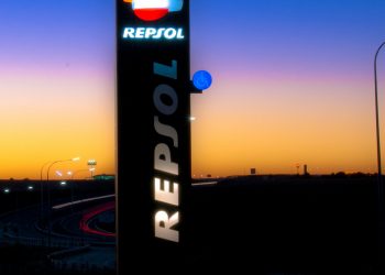 Perú exige a Repsol garantías y paralizar carga y descarga de crudo