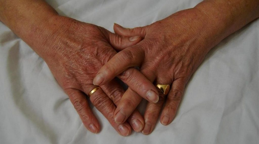 Por no prestarle 20 dólares estranguló a su vecina de 84 años