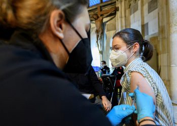 Entra en vigor vacunación obligatoria contra el covid-19 en Austria