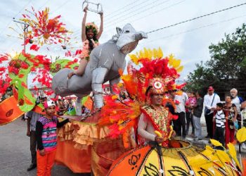 Yaracuyanos celebran carnavales con mucho color y alegría