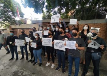 Protestaron frente a Embajada de Trinidad y Tobago en Caracas por asesinato del bebé migrante