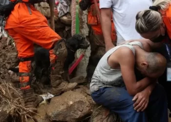 «Fue como una película de terror»: más de 100 muertos tras fuertes inundaciones y deslaves en el estado brasileño de Río de Janeiro