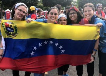 Jóvenes insisten en construir futuro en Venezuela