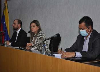 Ministra Álvarez: Cadenas y cámaras comerciales deben garantizar el vuelto en Bolívar digital y efectivo