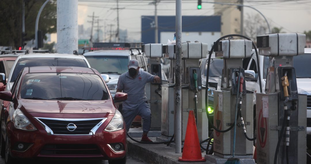 Panamá vive la mayor alza en precios de combustible en ocho años