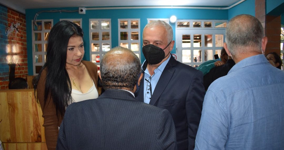 El Alcalde de San Francisco Gustavo Fernández se reúne con sus colegas periodistas ¿Nos dará la pauta a todos?