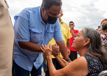 Alcalde Ramírez acompaña a pescadores tras recorrido por costas de Maracaibo
