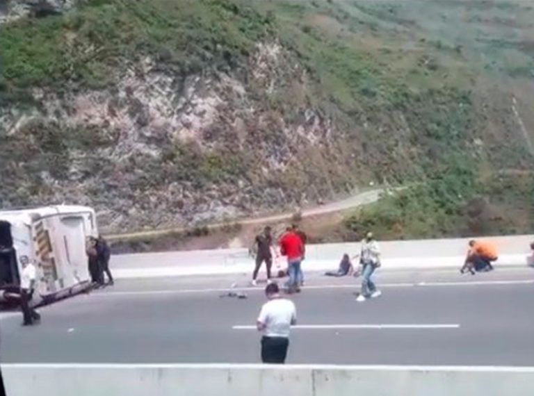 Reportan en Colombia accidente de autobús que transportaba venezolanos