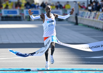 Atletas kenianos ganan Maratón de Tokio de este año