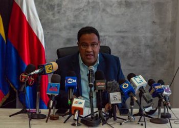 RAFAEL RAMÍREZ COLINA: «La Alcaldía ha donado transformadores, arreglado semáforos, alumbrando calles y vialidades de Maracaibo»