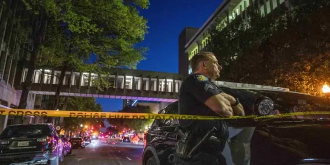 Seis muertos por tiroteo en las afueras de club nocturno en California