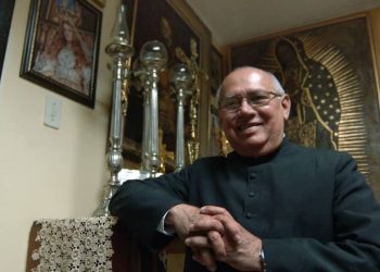 La feligresía de la Iglesia Nuestra Señora del Carmen, da la bienvenida al padre Eleuterio Cueva como su guía espiritual