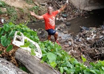 Sr Alcalde los vecinos del Barrio Puerto Rico piden limpieza de la cañada