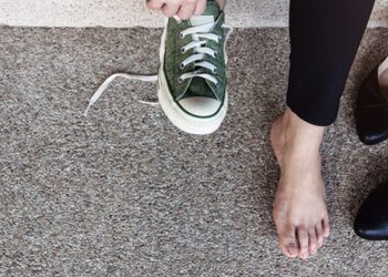 URGENTE: Quítate los zapatos al llegar a casa