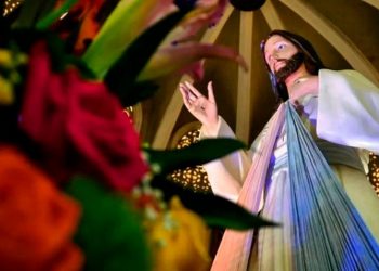 Gobernador conferido ayer la Orden en Lago de Maracaibo a Jesús de la Divina Misericordia