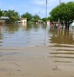 En Gilbraltar están nadando por culpa de las lluvias en el Sur del Lago
