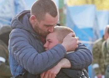 Ucrania evacuará más civiles de la asediada ciudad de Mariúpol este lunes