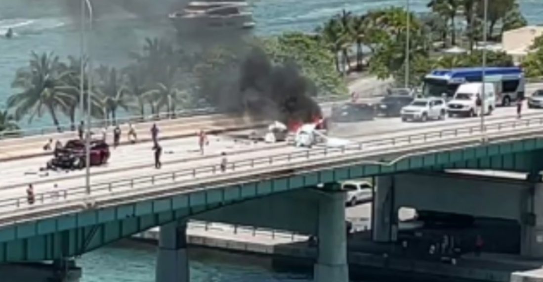 Se estrella una avioneta en el puente de Miami y deja dos heridos