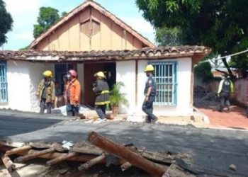 Dos muertos por derrumbe de viviendas en Margarita