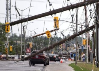 Tormenta en Canadá causa 8 muertos y deja a miles sin electricidad