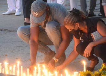 Miles de cubanos acudieron a la vigilia por las víctimas del hotel Saratoga