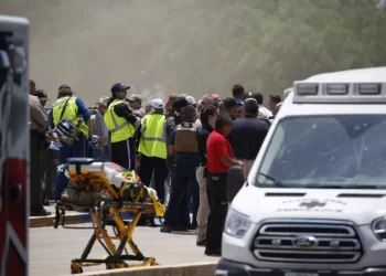 Van 18 niños y 3 adultos muertos del tiroteo en escuela de Texas