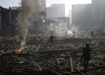 Rusia reanuda «ataques masivos» a acería de Mariúpol tras evacuación