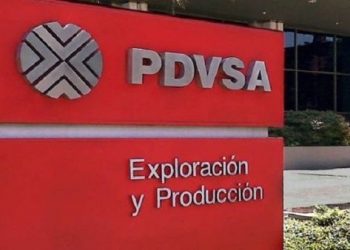 Confirman control de incendio en refinería de Cardón