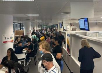 Colombianos en el exterior empezaron a votar para elección presidencial