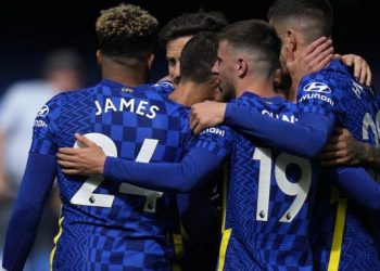 Presidente de Chelsea dimite tras 19 años en el cargo