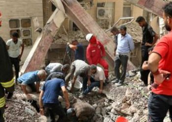 Dos muertos por otro derrumbe de un edificio en Irán