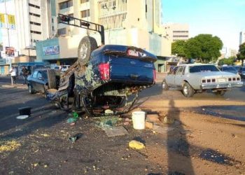 AMANECIÓ DE GOLPE: Choque y Volcamiento en 5 de Julio  con Delicias (+FOTOS)