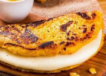 ¡MACHETE! Vea a esta señora con las cachapitas de la merienda (+VIDEO)