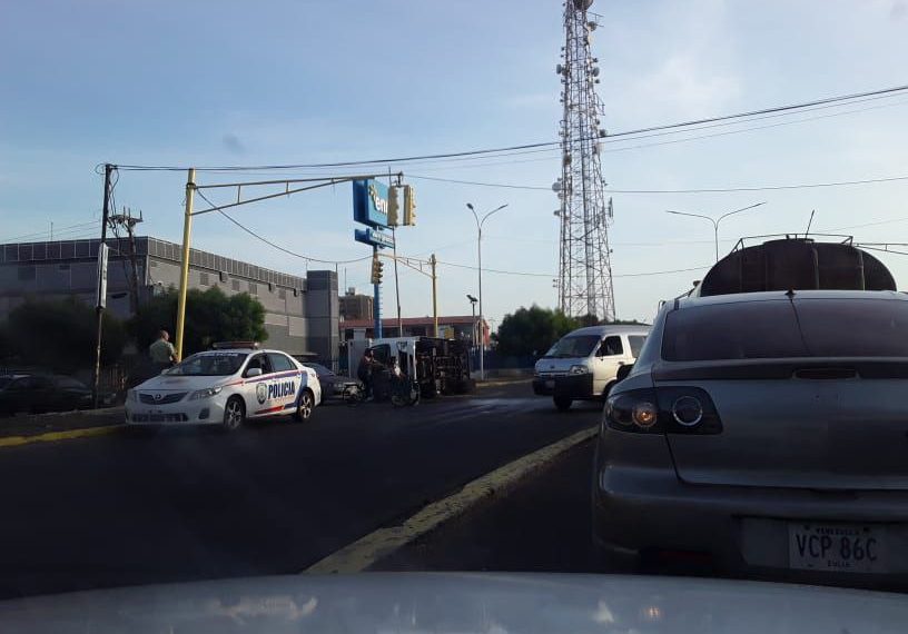 SE VOLCÓ CAMIÓN CAVA EN DELICIAS NORTE: La camioneta es declarada pérdida total (+ FOTOS EXCLUSIVAS)