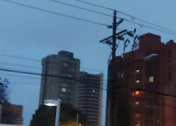 SE LES CAYÓ LA TORRE: Canales de Televisión y Emisora de Radio en Torre Claret están fuera del aire (+FOTOS)