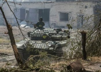 Ejército ucraniano deja centro de Severodonetsk en manos de tropas rusas