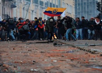 Ecuador: Suman cinco los muertos en protestas contra Guillermo Lasso y crecen los enfrentamientos en las calles
