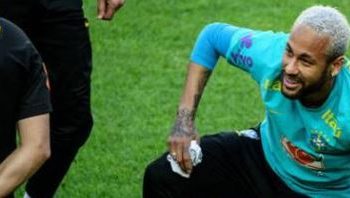 ¡QUEDÓ COJO! Así le quedó el pie a Neymar luego de sufrir una fuerte entrada en la práctica de Brasil (+ FOTO)