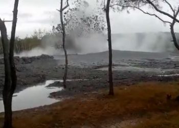 EN ERUPCIÓN: Vea el volcán de barro en Indonesia (+VIDEO)