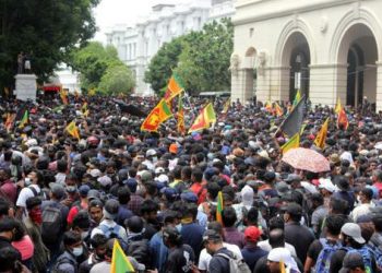 Presidente de Sri Lanka huye de su residencia asaltada por manifestantes