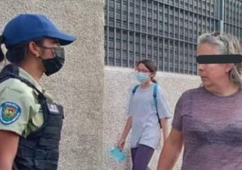 Una abuela va presa por cachetear a un niño