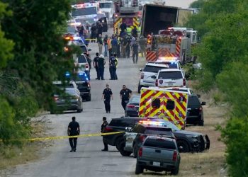 Acusan a dos hombres de la muerte de 53 migrantes en Texas