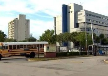 Niño muere olvidado por sus padre en el automóvil