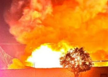 TRAGEDIA: Un Niño y Cuatro Adultos mueren en incendio dentro de fábrica de pirotécnicos (+VIDEO)