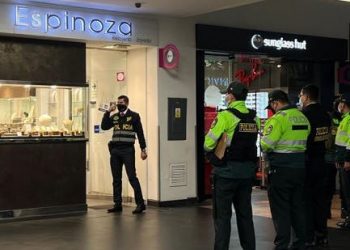 Ladrón desata balacera en un Centro Comercial de Perú