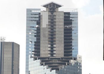 Invasores tomaron la Torre Confinanzas este martes por la noche