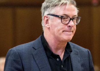 Alec Baldwin: «La pregunta es: ¿Quién puso una bala real en la pistola?»