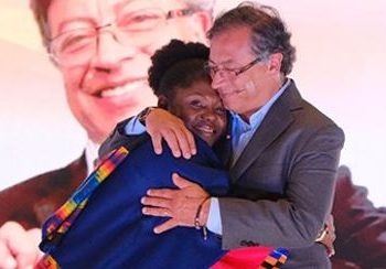 Petro y Márquez son investidos ante los «nadies» previo a la posesión oficial