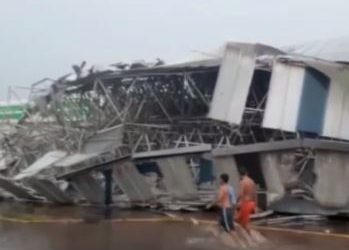 EMERGENCIA EN LA CAÑADA DE URDANETA: Se voló el techo del mercado municipal